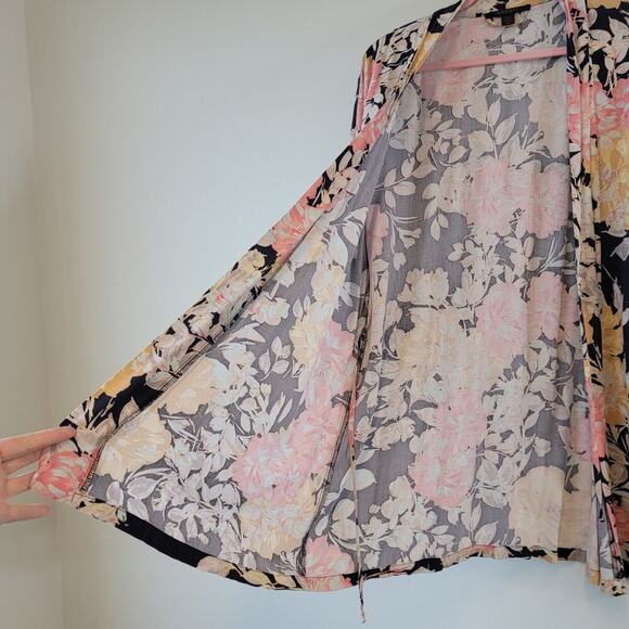Floral Robe - Picture 5 of 9